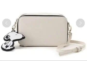 스누피 참 포함 화이트 숄더백