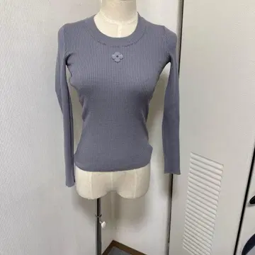 웅가로 ungaro 등나무색 보라색 100% 울 얇은 소재 립 스웨터