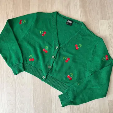 새상품급 MINGA LONDON 체리 자수 그린 가디건