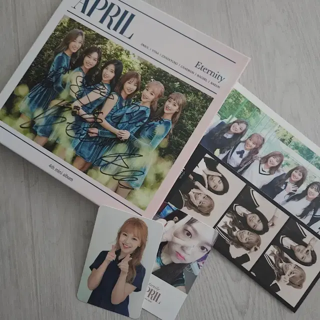 에이프릴 4집 보관용 친필 싸인 포카 비매 앨범