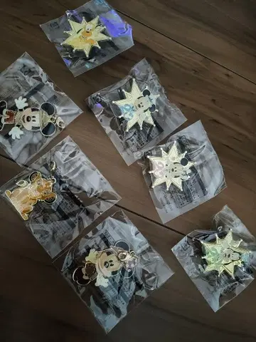 도쿄디즈니씨 20주년 핀 배지 4개 & 디즈니 참 3개 세트 미개봉