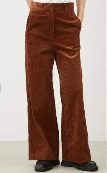 브라운 코듀로이 와이드 스트레이트 팬츠 미라 오웬