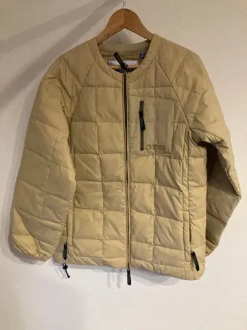 ISUKA 퀼팅 다운 자켓 베이지 카 클리프 메이어 M