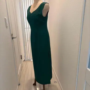 다크 그린 새틴 슬리브리스 롱 원피스