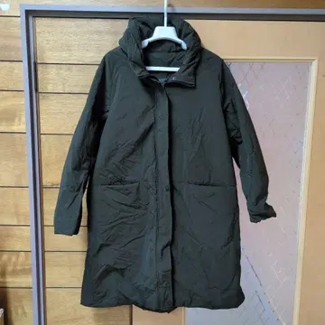 올리브 그린 후드 부착 롱 코트