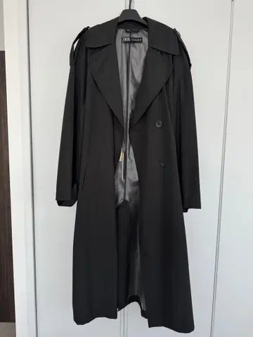 [ 미사용 새상품 ] ZARA 블랙 트렌치코트