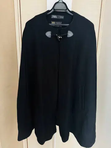 ZARA 블랙 케이프 M [ ZARA x MANTECO ]