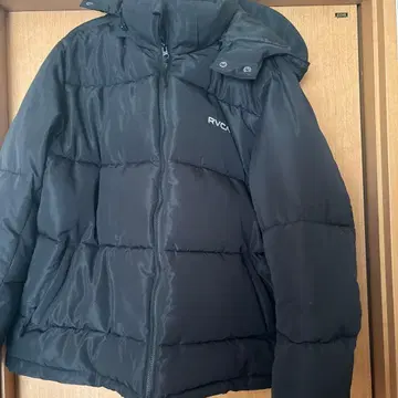 RVCA 블랙 다운 자켓