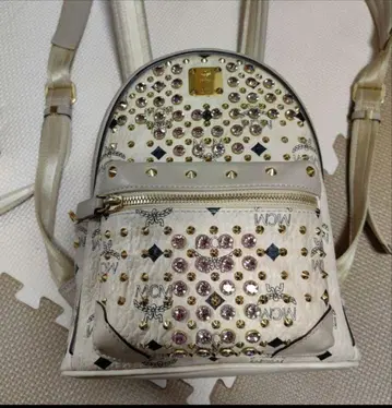 MCM 스터드 장식 베이지 백팩 큐빅