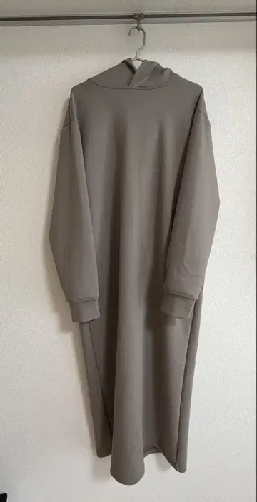 APSTUDIO 별주 아메리카나 본딩 맨투맨 원피스 그레이지