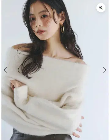 어뉴앙스 라쿤폭스 오프숄더 니트 풀오버