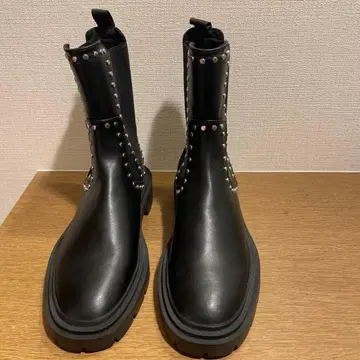ZARA 스터드 블랙 부츠 26cm