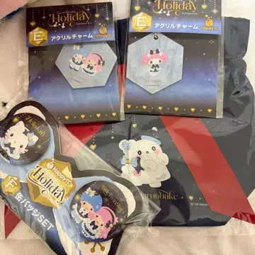 산리오 홀리데이 컬렉션 아크릴 참 & 캔뱃지 세트