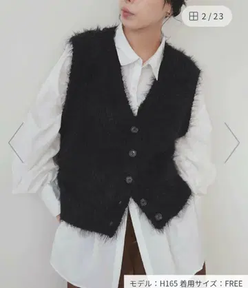 LIAN 페더 V넥 니트. 블랙