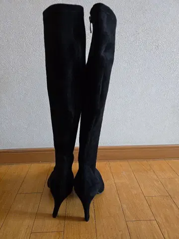 블랙 스웨이드 오버니 부츠