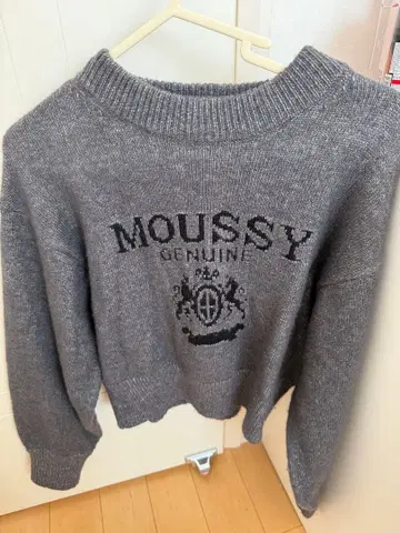 MOUSSY 그레이 로고 스웨터