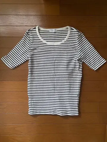 스트라이프 패턴 오부 소매 티셔츠