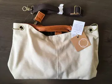 토트백 숄더 스트랩 포함 베이지 천연 가죽 손잡이