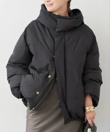 이번 시즌 2025 두지엠 클라세 다운 재킷 시착 정도