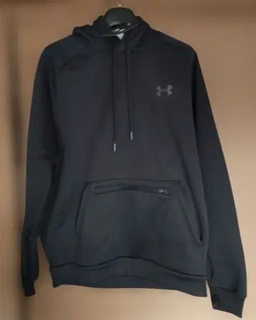 Under Armour 블랙 후드티
