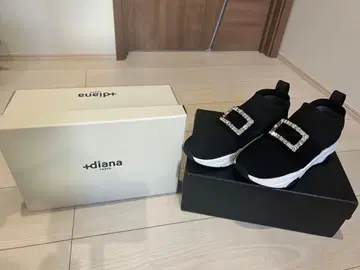 [새상품급] diana 비쥬 장식 블랙 스니커즈