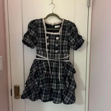 pium 크로스 벨트 반팔 티어드 미니 원피스 네이비