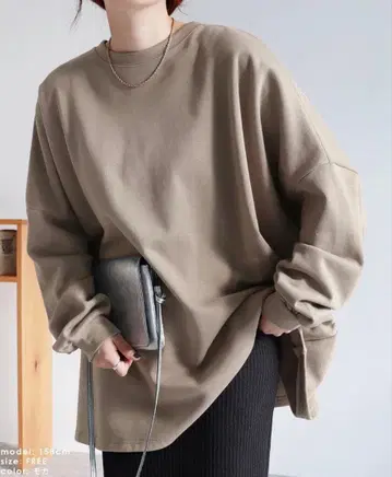 reca 속기모 볼륨 소매 루즈핏 맨투맨 모카