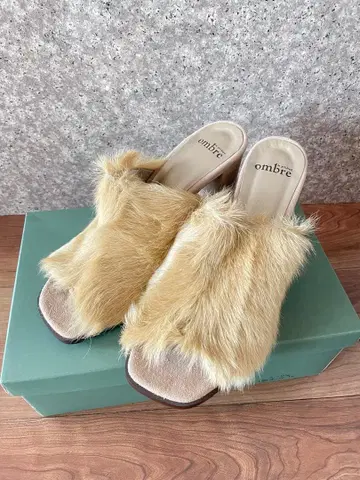 새상품 ombre de peridopal 퍼 샌들 베이지