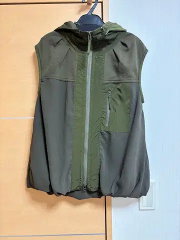 야마다야 LASUD (라슈드) 이소재 도킹 벌룬 베스트 (카키)