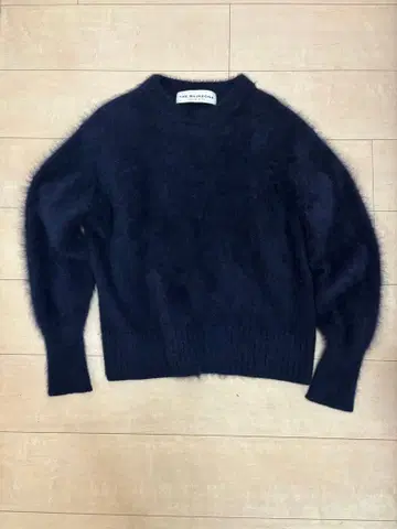 더 신존 네이비 니트