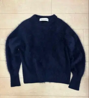 더 신존 네이비 니트