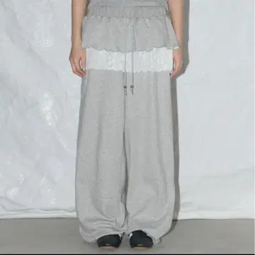 FANCY CLUB 프릴 레이스 버튼 스웨트 팬츠 멜란지 그레이
