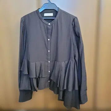 CLIFORD 프릴 포함 블랙 긴팔 셔츠 새상품급