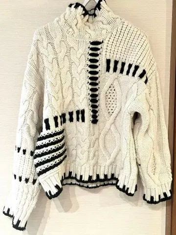 ZARA 대비 탑 스티치 니트 스웨터 화이트 니트