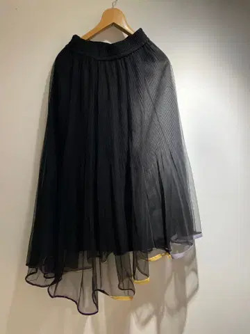 블랙 쉬폰 플리츠 플레어 스커트