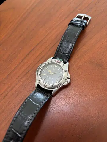 호이어 쿼츠 손목시계 프로페셔널