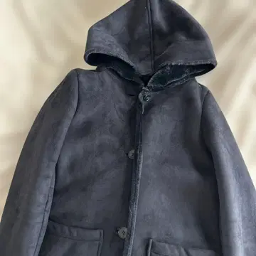 네이비 후드 부착 무스탕 코트