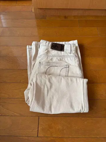 Scuffers 베이지 플레어 데님 팬츠