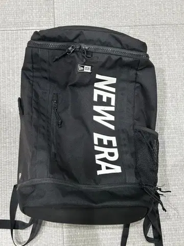NEW ERA 블랙 백팩