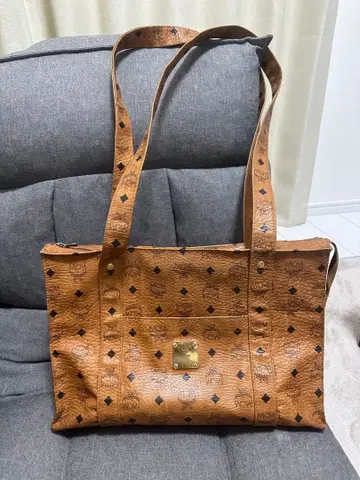 MCM 브라운 토트백 Y85101