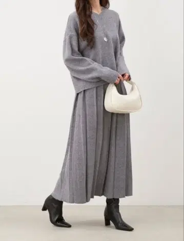 미라 오웬 V넥 니트 x 플리츠 스커트 SET UP