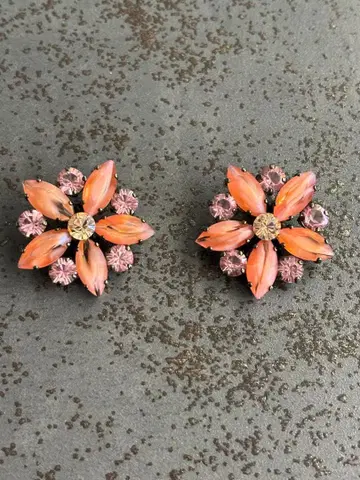 꽃 모양 핑크 크리스탈 귀찌