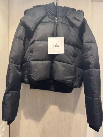 [ 새상품 미사용품 ] alo Foxy 퍼퍼 자켓 블랙