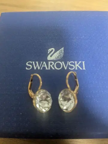 Swarovski 라운드컷 귀걸이