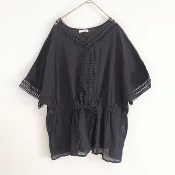 Lutique V넥 레이스 시어 블라우스 M 블랙 드로스트