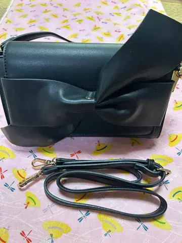 블랙 리본 포함 숄더백