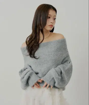 [ SALON by Chico ] 울 샤기 턱 오프숄더 니트