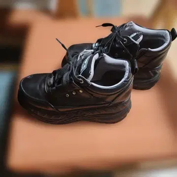 [ 새상품급 ] YOSUKE 통굽 스니커즈 인조 가죽 25cm 블랙