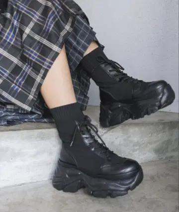 PAGEBOY 레이스업 삭스 부츠 블랙 S