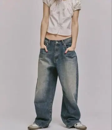 FEKETE 라이트 블루 스트레이트 레그 데님